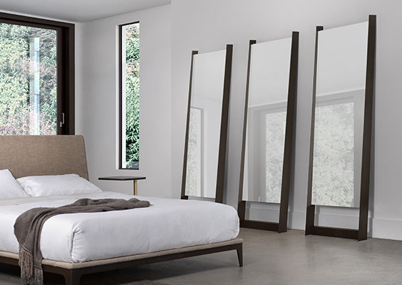 Edge leaning mirror