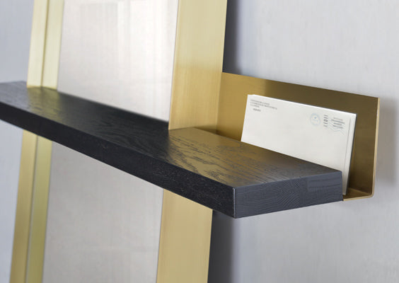 Edge leaning mirror